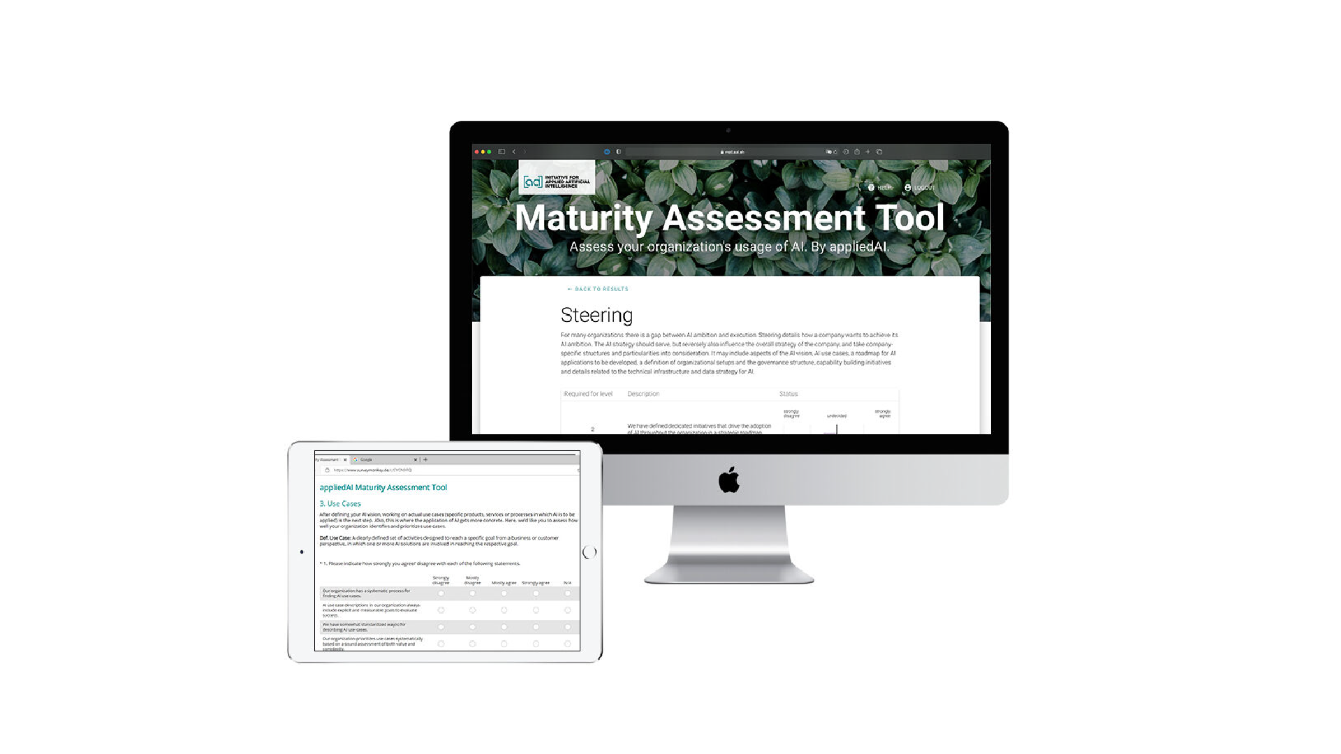 Mac Bildschirm und Tablet auf dem ein Auszug des KI Reifegrad Assessment gezeigt wird.